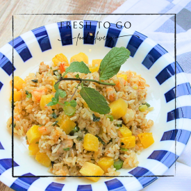 新鮮菠蘿雞粒蝦仁炒糙米飯